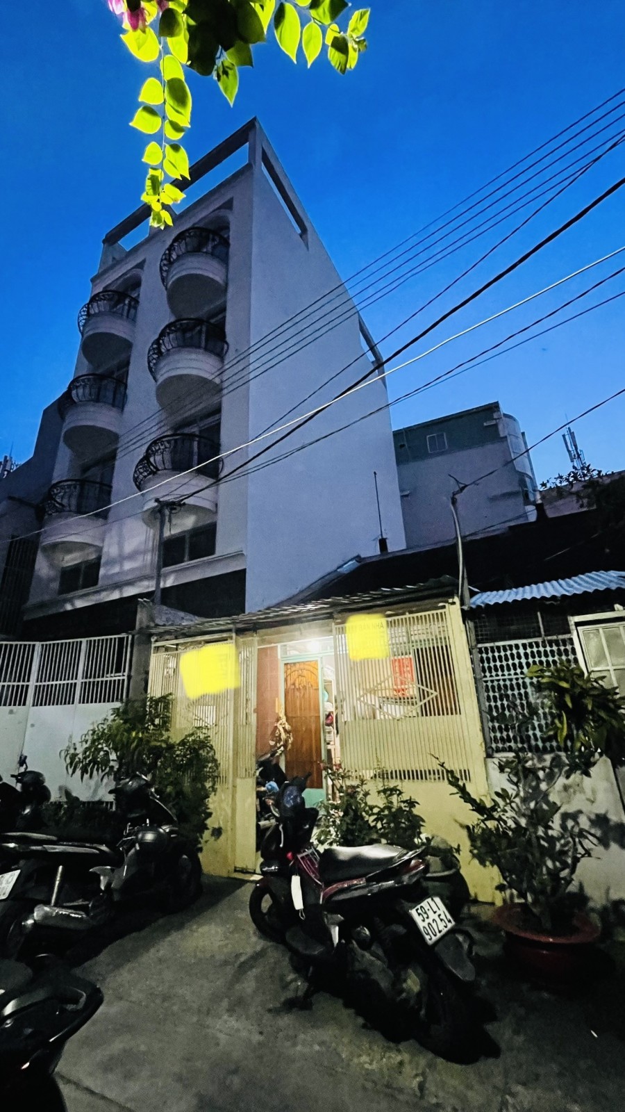 Bán nhà hẻm 160 Cống Quỳnh, Quận 1