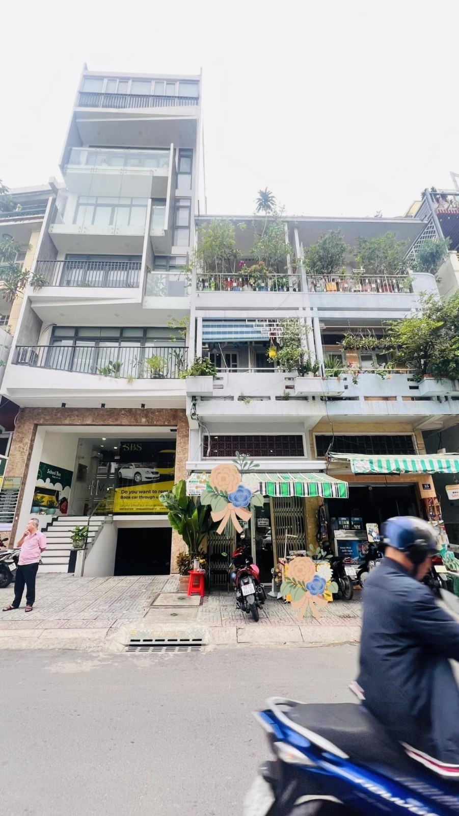 Bán nhà mặt tiền Trần Khắc Chân, Quận 1