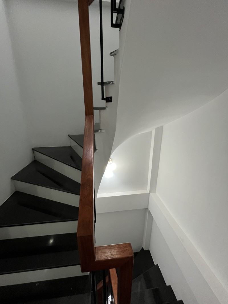 Bán nhà  Văn Hương - 31m2 x 5 tầng - gần phố Tôn Đức Thắng - mặt tiền 4.2m - giá 6,7 tỷ