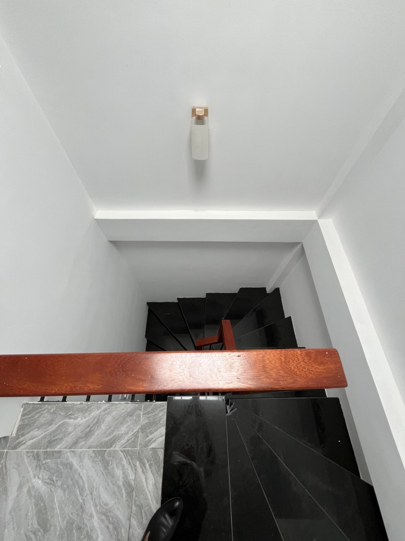 Bán nhà  Văn Hương - 31m2 x 5 tầng - gần phố Tôn Đức Thắng - mặt tiền 4.2m - giá 6,7 tỷ