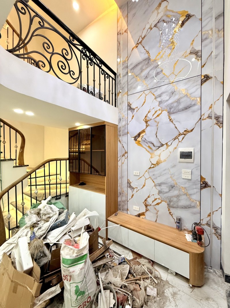 Bán nhà Trương Định - 24m2  5 tầng - hai mặt thoáng - 15m ra mặt phố - giá 6,8 tỷ