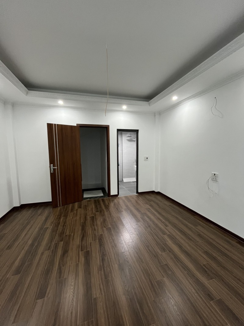 Bán nhà  Văn Hương - 31m2 x 5 tầng - gần phố Tôn Đức Thắng - mặt tiền 4.2m - giá 6,7 tỷ