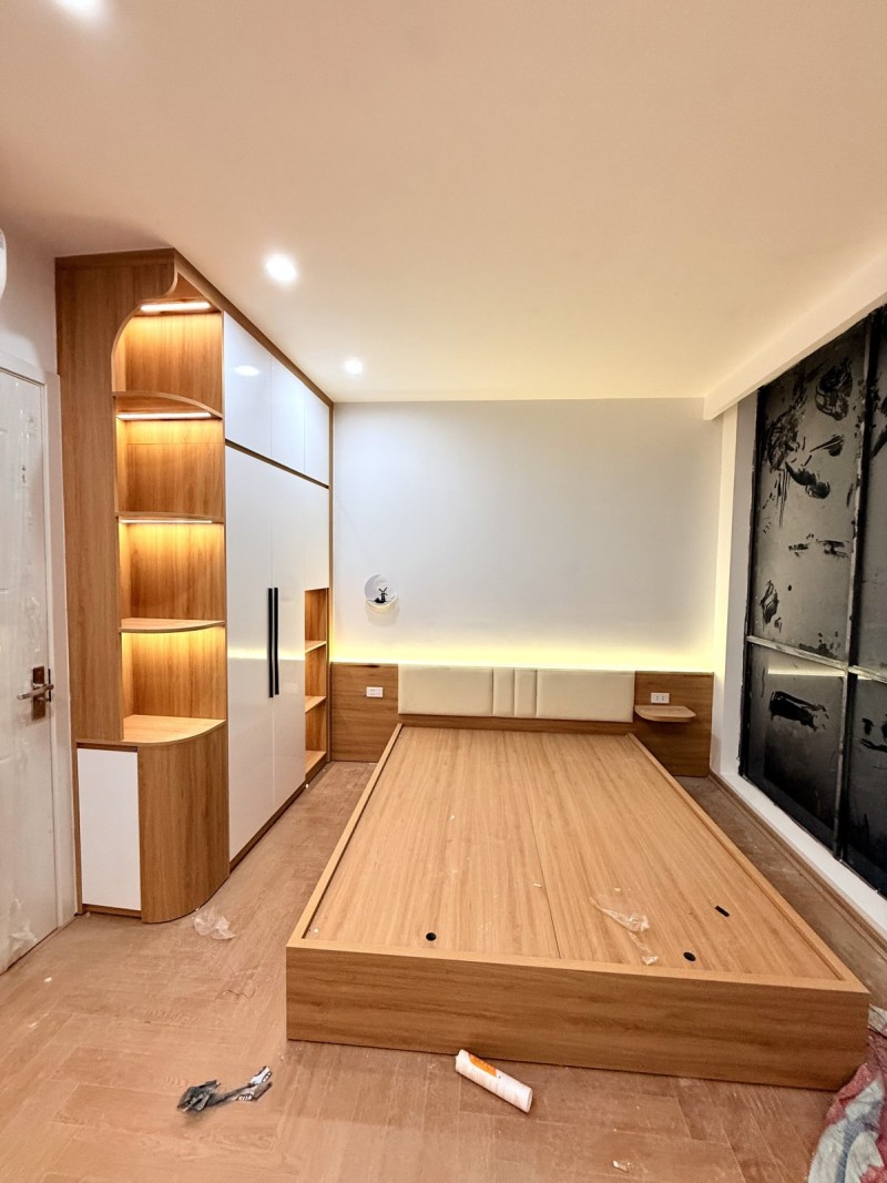 Bán nhà Trương Định - 24m2  5 tầng - hai mặt thoáng - 15m ra mặt phố - giá 6,8 tỷ