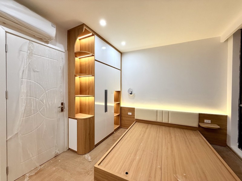 Bán nhà Trương Định - 24m2  5 tầng - hai mặt thoáng - 15m ra mặt phố - giá 6,8 tỷ