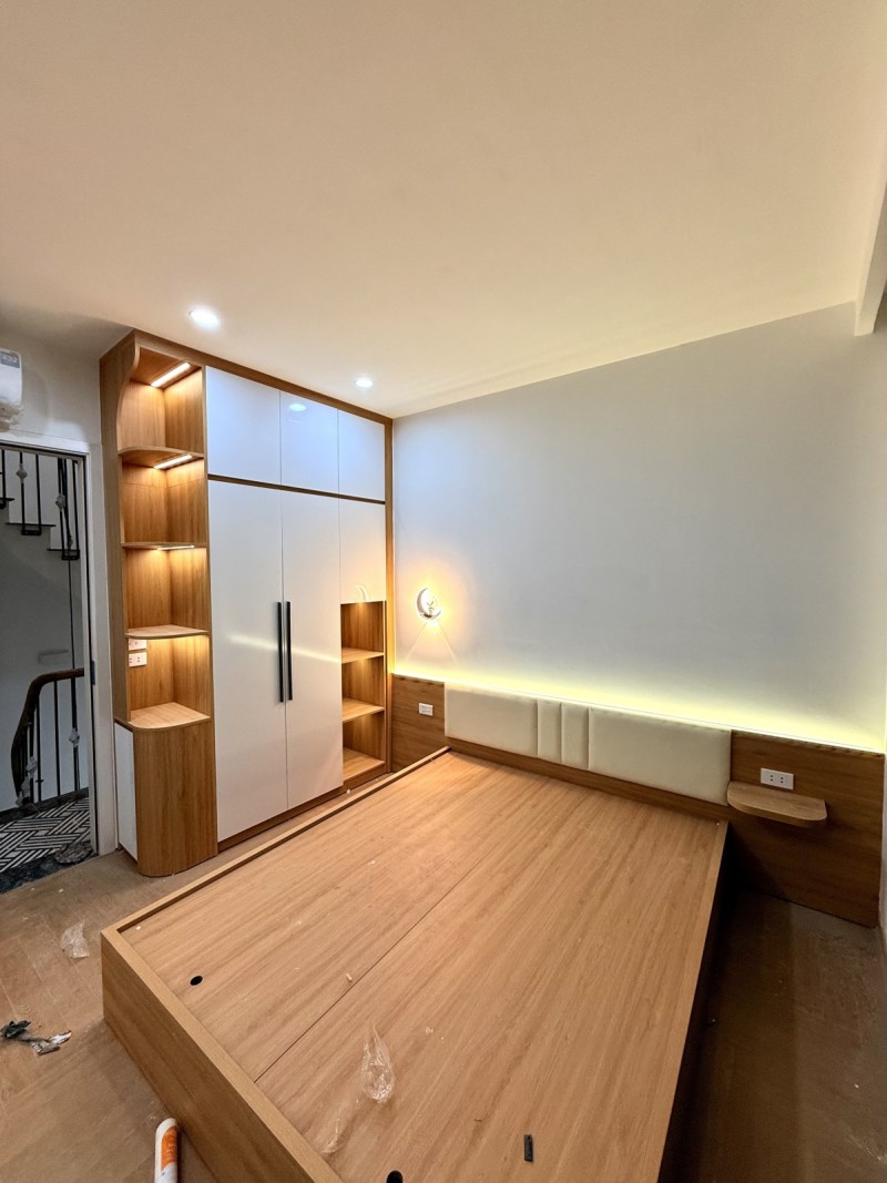 Bán nhà Trương Định - 24m2  5 tầng - hai mặt thoáng - 15m ra mặt phố - giá 6,8 tỷ