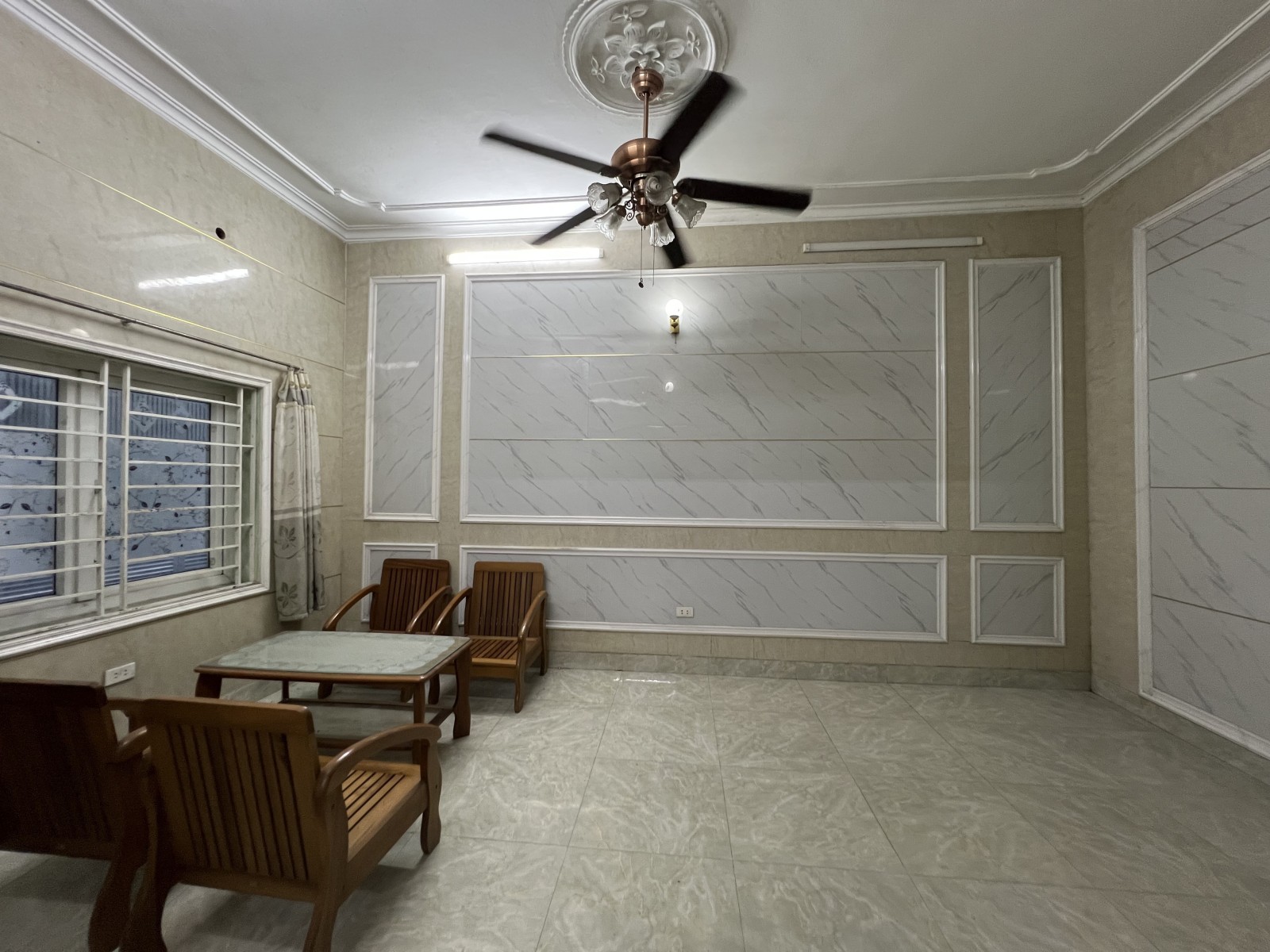 Bán nhà Kim Ngưu - Trần Khát Chân - Lương Yên - 41m2 x 3 tầng chắc chắn - ô tô lùi cửa - Nhỉnh 8 tỷ