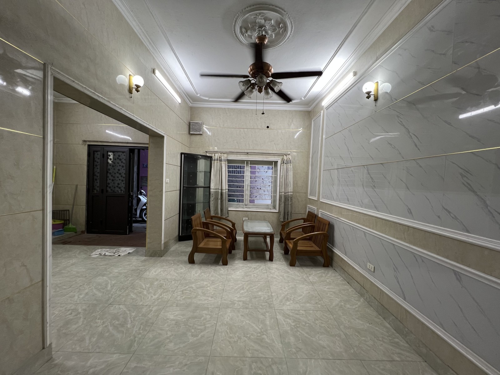 Bán nhà Kim Ngưu - Trần Khát Chân - Lương Yên - 41m2 x 3 tầng chắc chắn - ô tô lùi cửa - Nhỉnh 8 tỷ