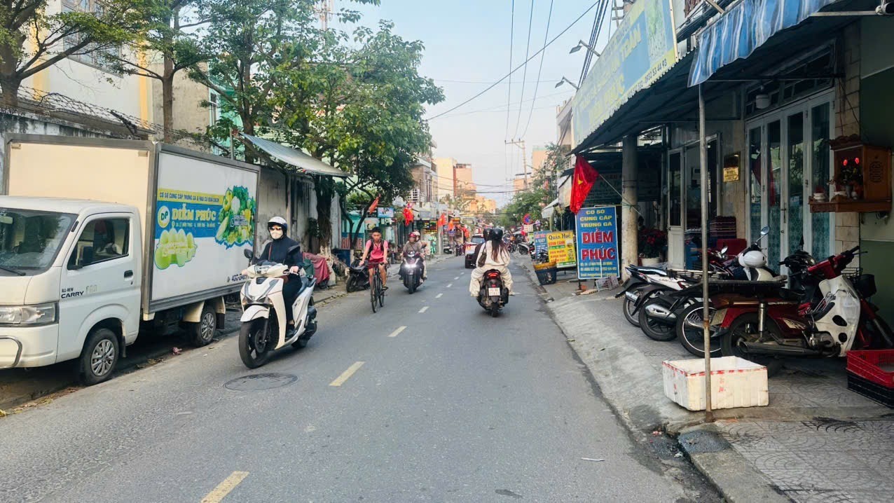 36 LÊ HỮU TRÁC 30.6m², cấp 4, ngang 5.87m, dài 7.15m, giá 6.1 tỷ, Sơn Trà