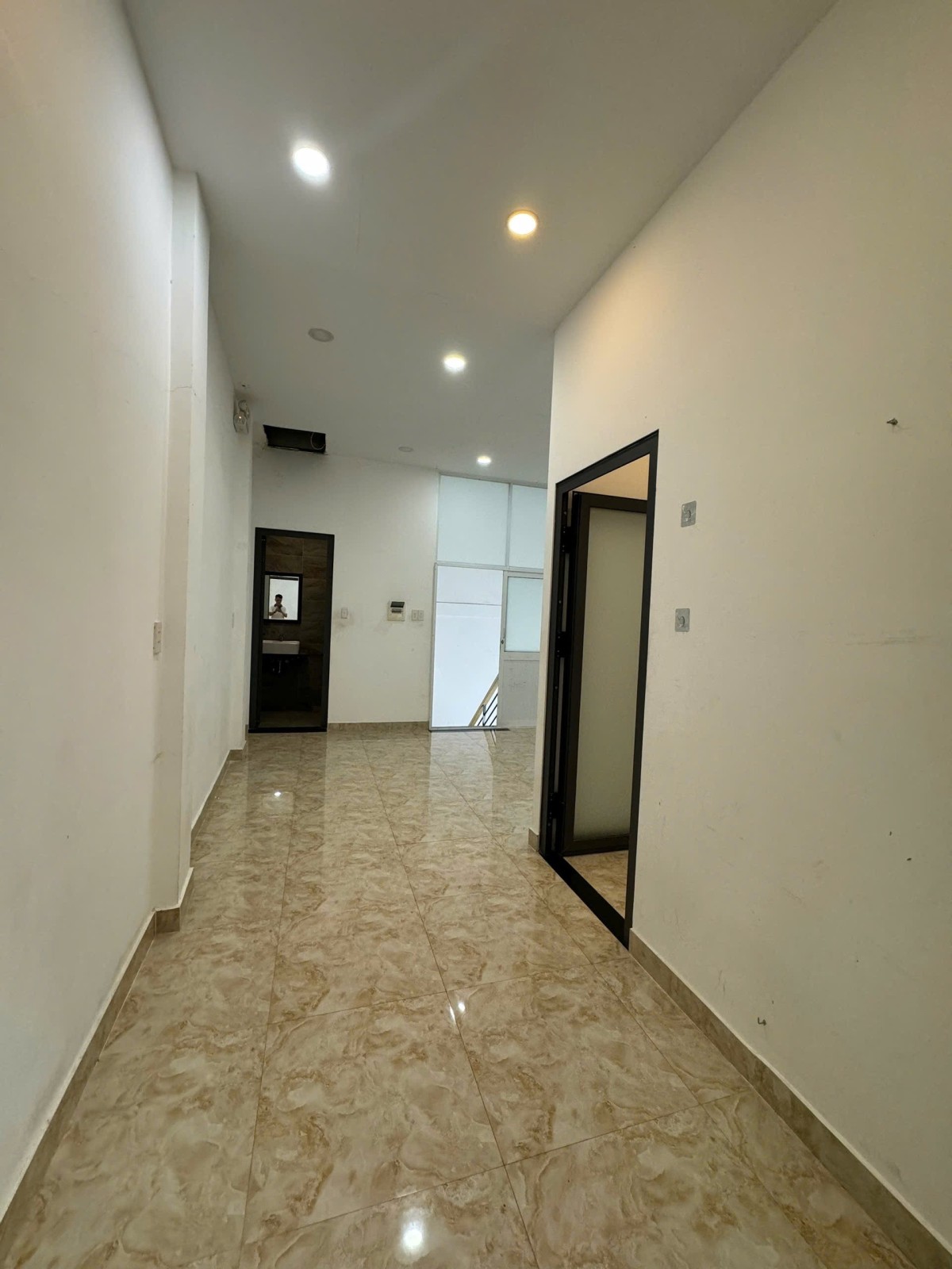Bán nhà đường Võ Văn Kiệt, Quận 1